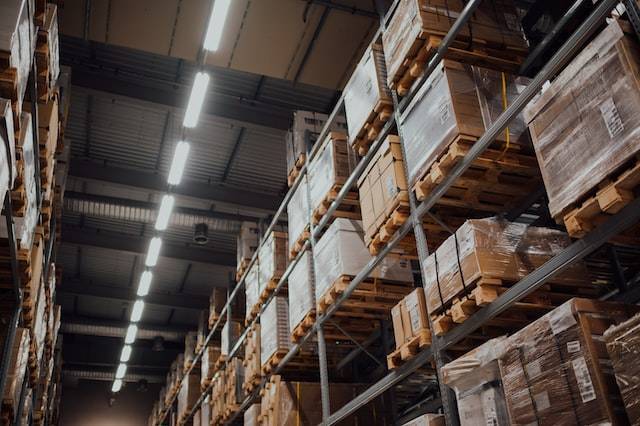 warehouse shelves pallets wholesale vs distributor